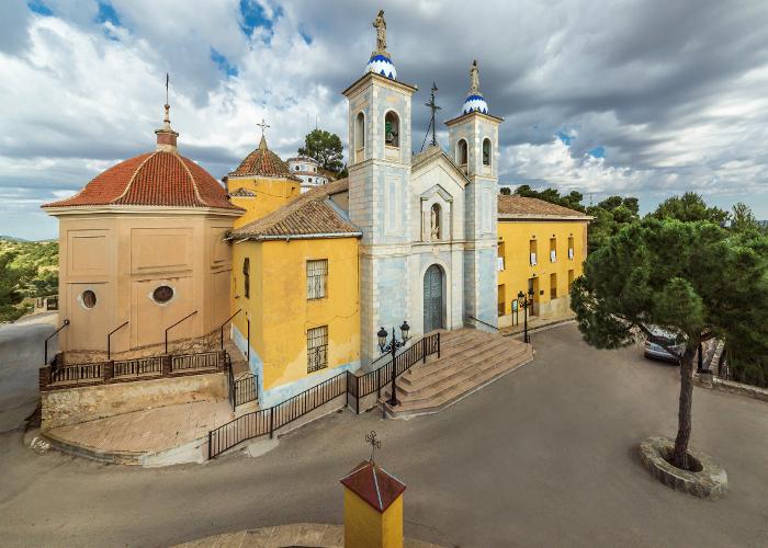 RECORRE EL SENDERO AZUL PASARELAS YECLA VALORA Y CONOCE EL SANTUARIO DEL CASTILLO Y MUSEO MARIANO DE LAS FIESTAS PATRONALES DE YECLA 