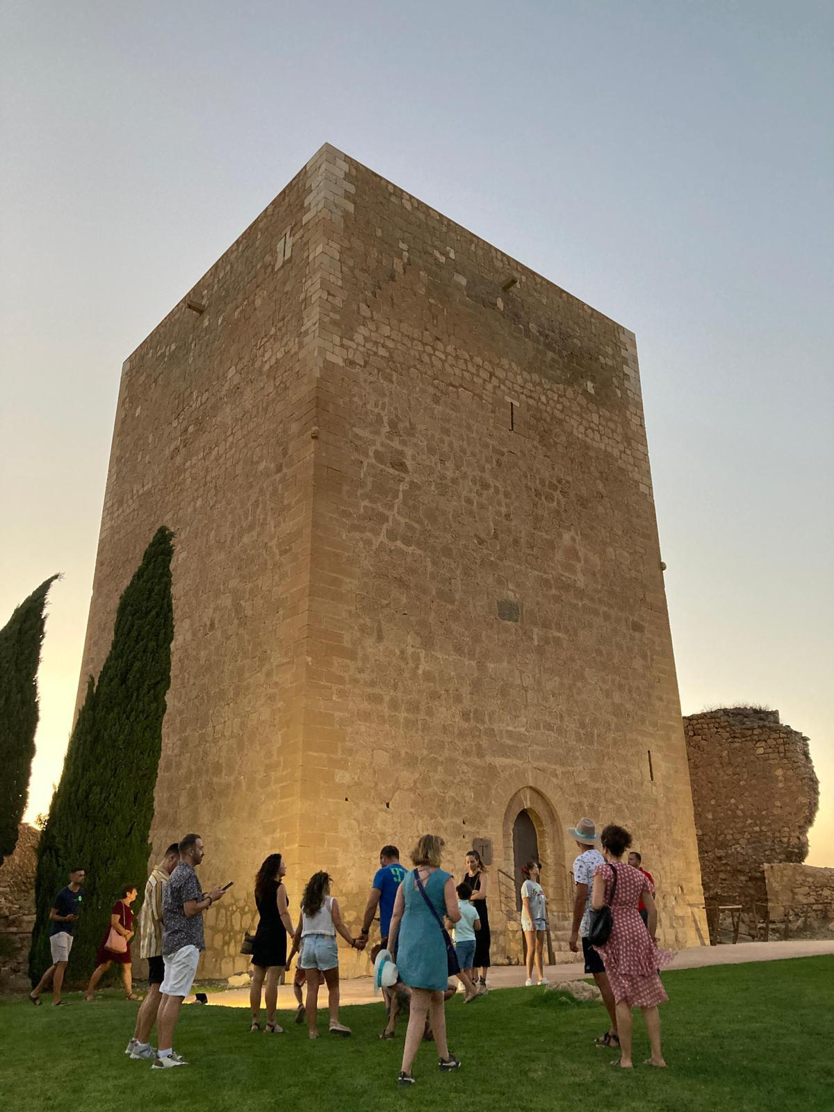 VISITA GUIADA NOCTURNA ATARDECER EN EL CASTILLO DE LORCA: UN VIAJE INOLVIDABLE AL CORAZN DE LA HISTORIA.