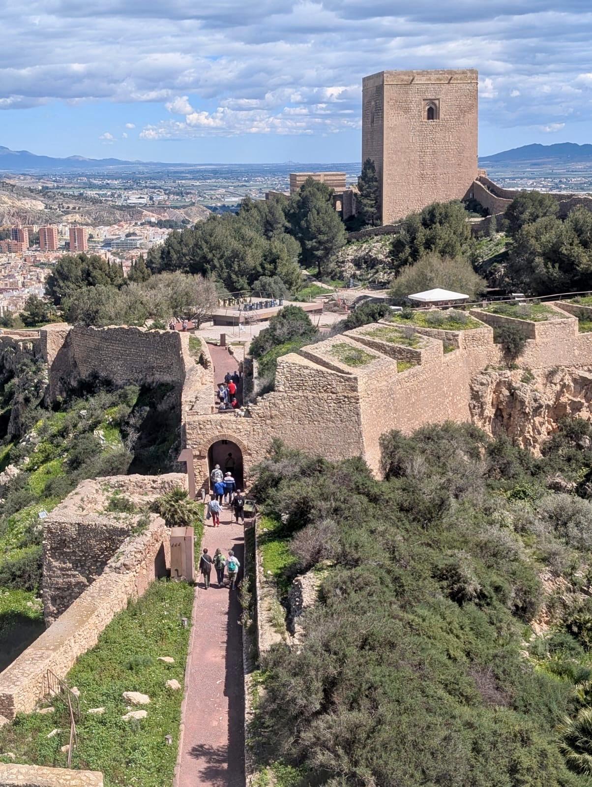 ACCESO LIBRE AL RECINTO AMURALLADO DEL CASTILLO