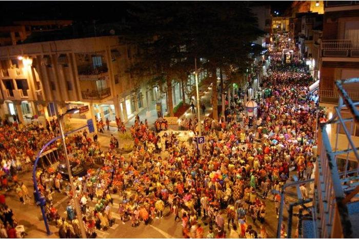 Pasacalles de corremayos con el grupo de malvariche