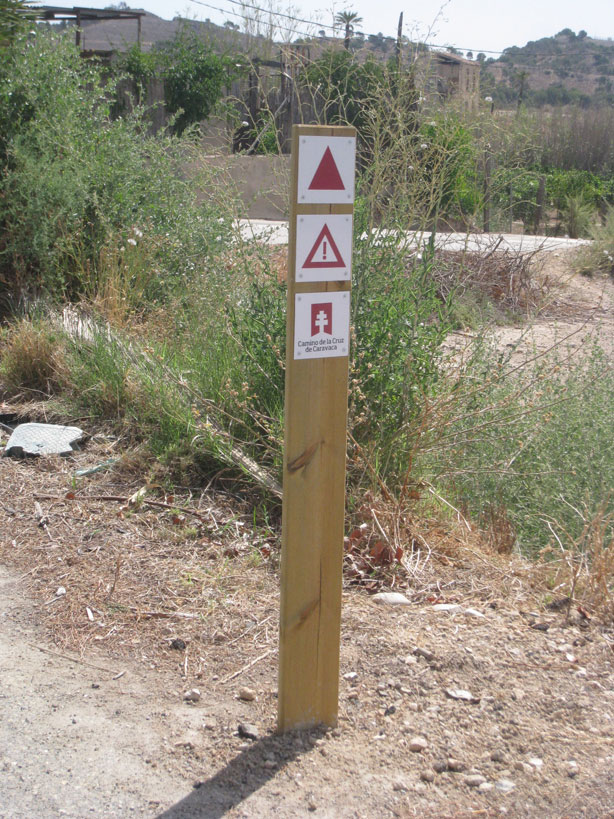 Semi-cylindrical beacon for cycling tourists