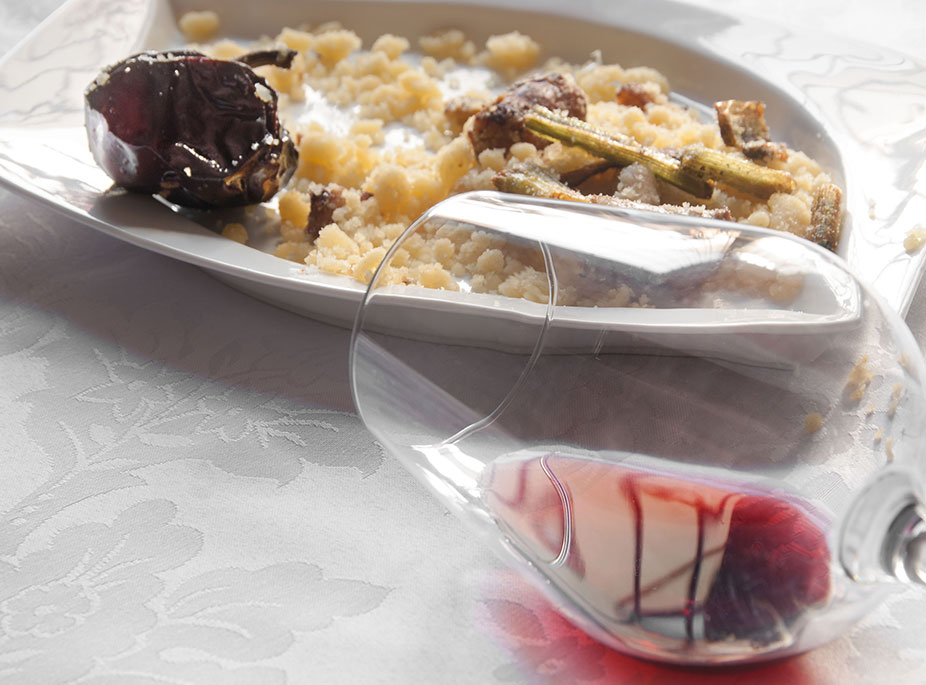 TABLECLOTH OR CANVAS?