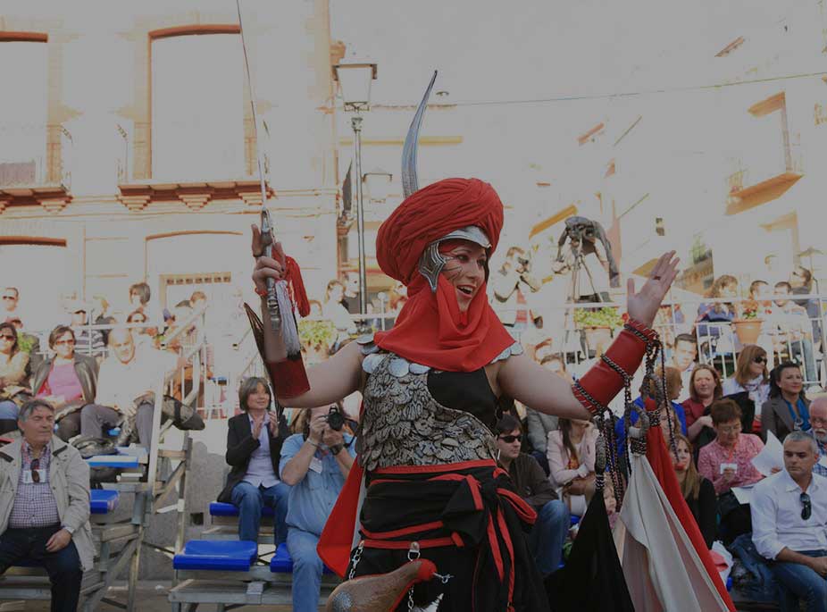 THE CROSS AND THE CRESCENT