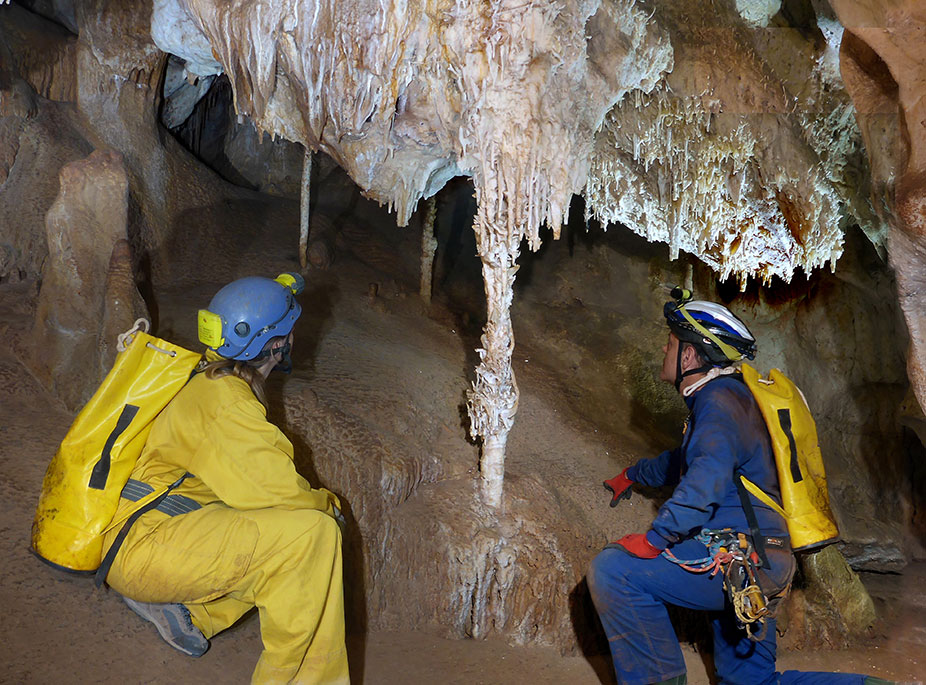 MUNDO  SUBTERR�NEO