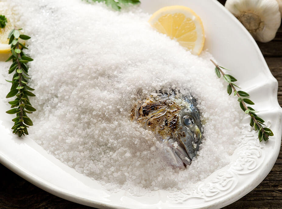 FISCH IN DER SALZKRUSTE