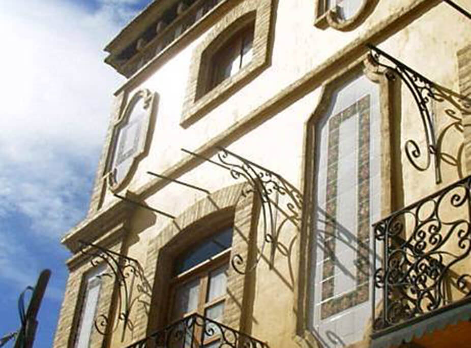 LIVING LIKE A MARQUIS