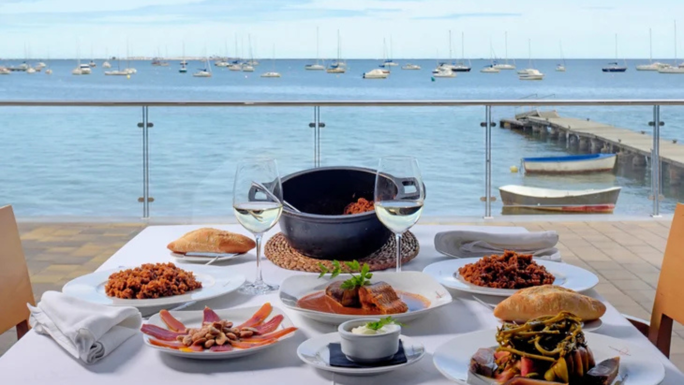 Hoy se sale y se come! en Cabo de Palos: fiesta, barcos y caldero con vistas