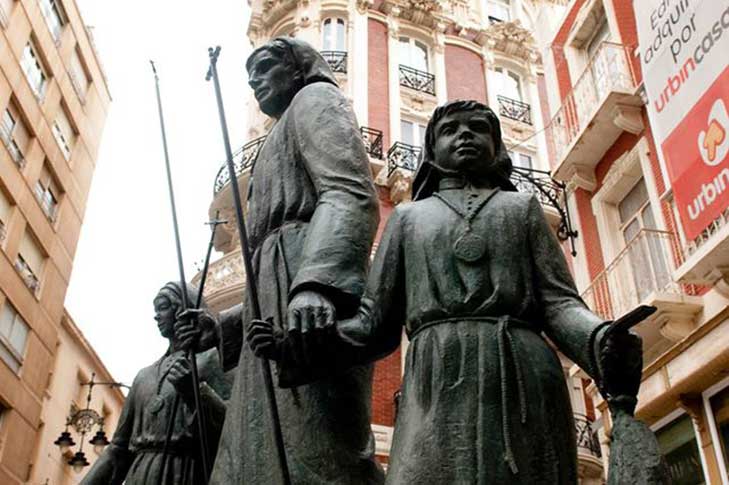 ESCULTURA HOMENAJE AL PROCESIONISTA