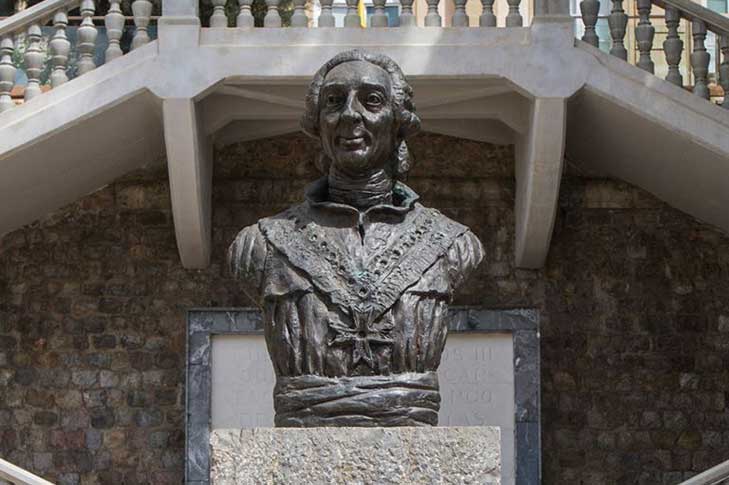 ESCULTURA HOMENAJE A CARLOS III