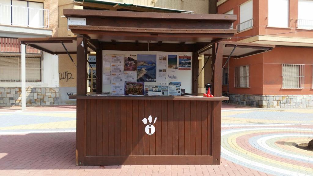 �GUILAS- PUNTO DE INFORMACI�N DE LA COLONIA